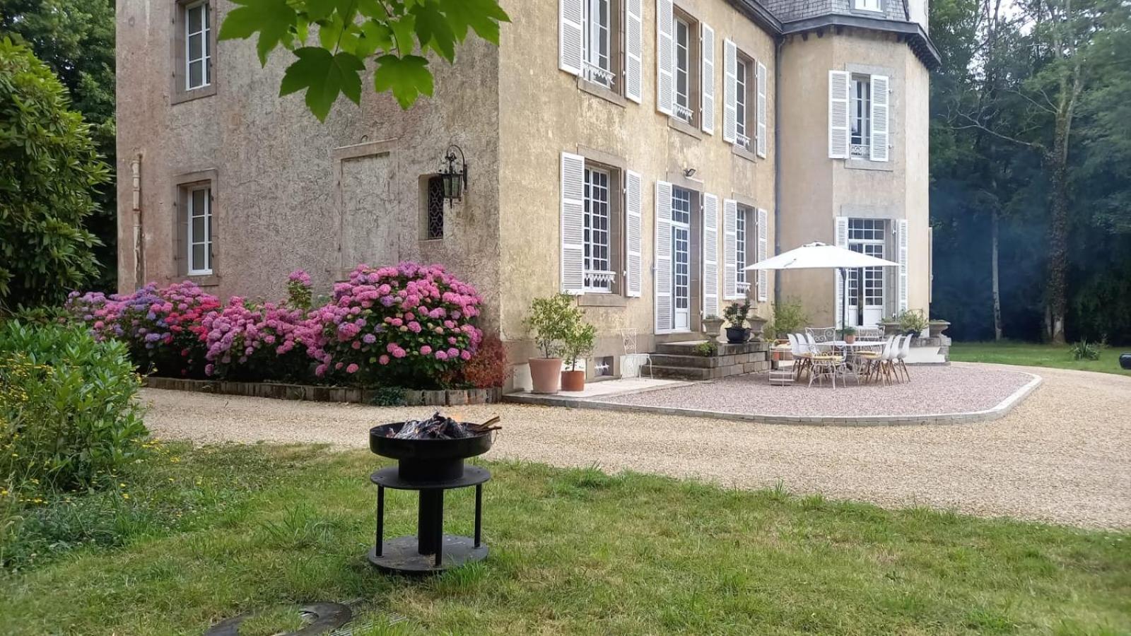 La Lande Hotel Pleyber-Christ Buitenkant foto